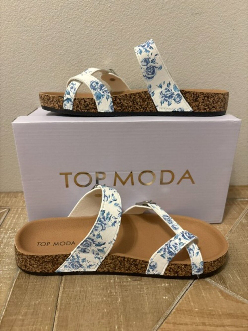 NEW Top Moda Amara Toe Loop Sandals White PU Women Sizes 7, 7.5, 8, 9 - Picture 4 of 6
